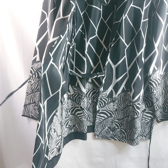 HBS 16 Zebra Wrap Tunic Top Plus - Picture 5 of 10
